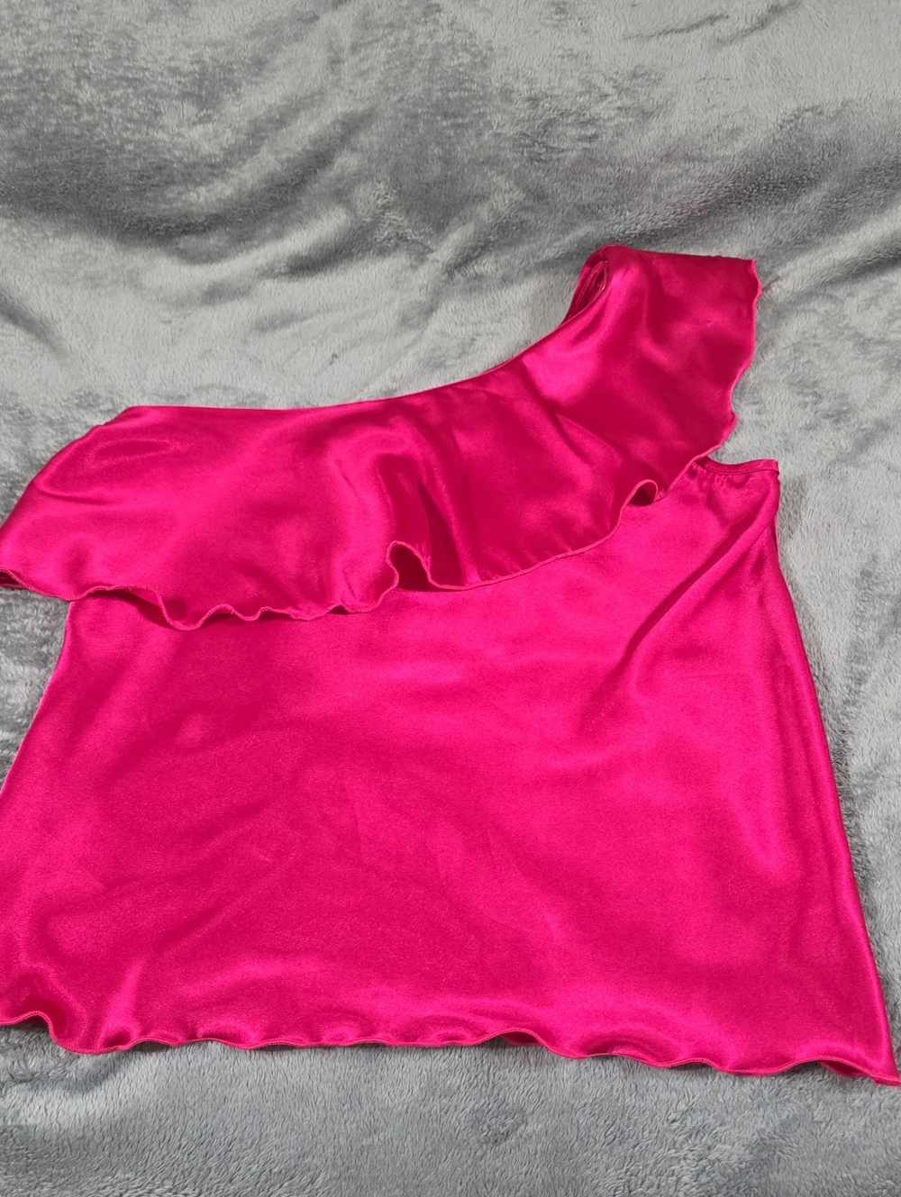 Tash & Sophie One-Shoulder Ruffle Satin Top in Fuchsia